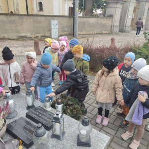 Jeżyki zapalają znicz 