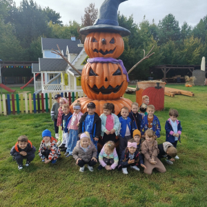 Bałwanek z dyń i grupa Niedźwiadki 