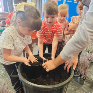 zacznijmy od nasypania ziemi 