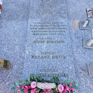 grób poległych  żołnierzy 