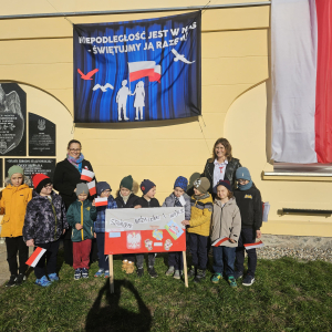 nauczycielki z przedszkolakami z grupy "Sówki" 