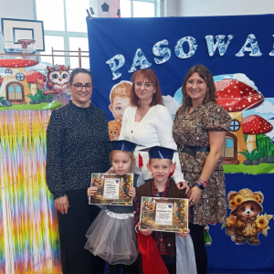 dzieci pasowanie z grupy "Sówki" 