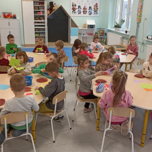 w trakcie pracy plastycznej 